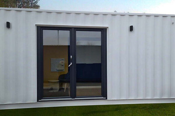 Conteneur bureau de 15 m² – clé en main