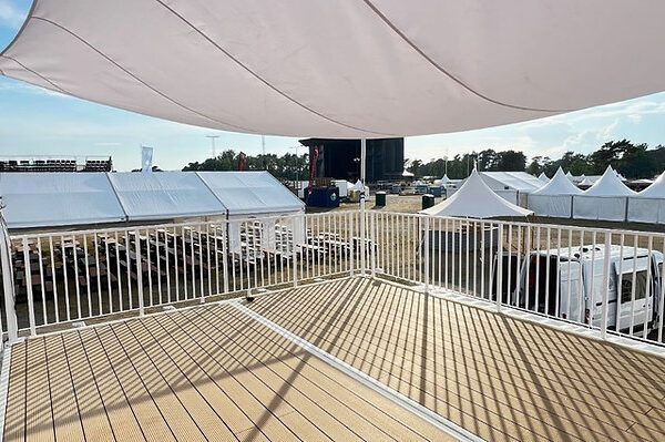 Conteneur événementiel extensible 2x20DV avec terrasse sur le toit – Image 4